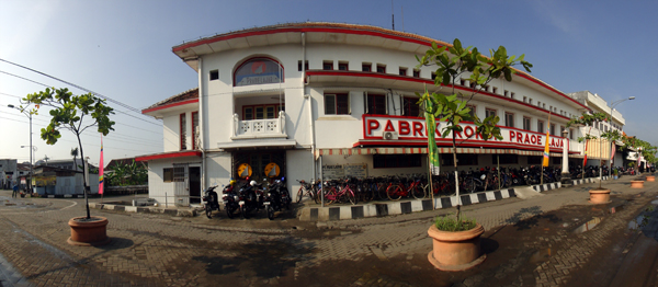 pabrik rokok di Kota Lama Semarang 