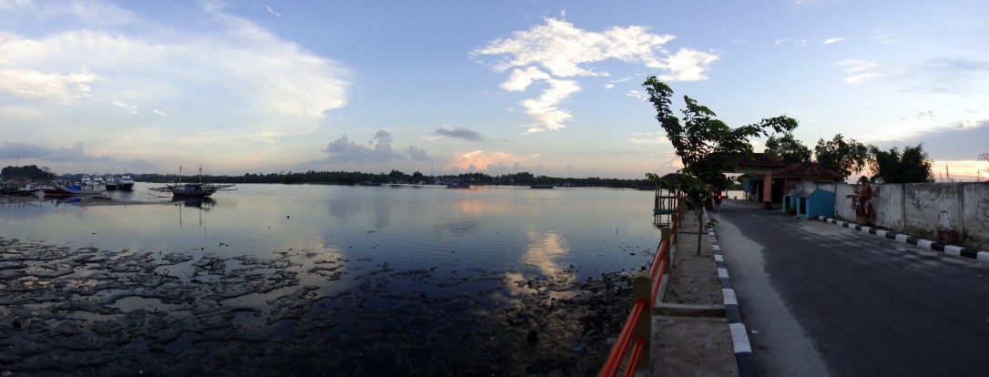 jalan menuju pelelangan ikan