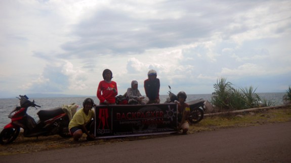 berfoto dulu (sumber: Oki)