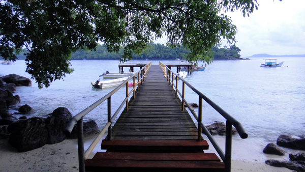 menuju dermaga kayu