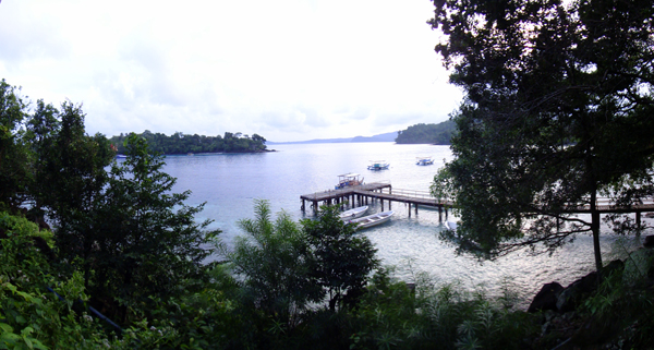 dermaga kayu, dari atas bukit