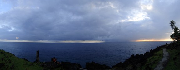 awan di sepanjang garis horison