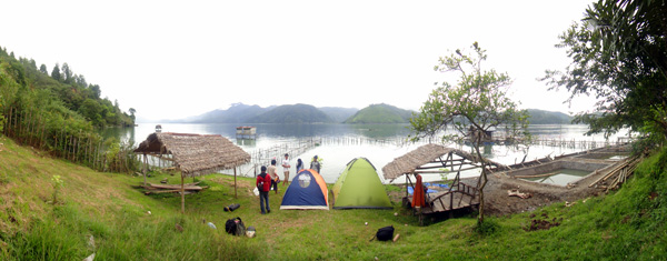 mendirikan tenda di Atu Tamun, sisi utara danau Lot Tawar Takengon