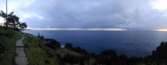 mencoba untuk tak bergeming