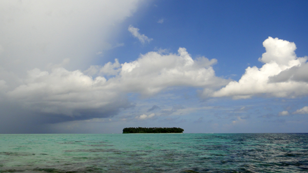 Pulau Tailana tampak kecil
