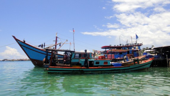 merapat di Pulau Balai merapat di Pulau Balai