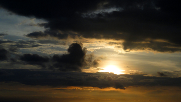 sunrise di balik awan