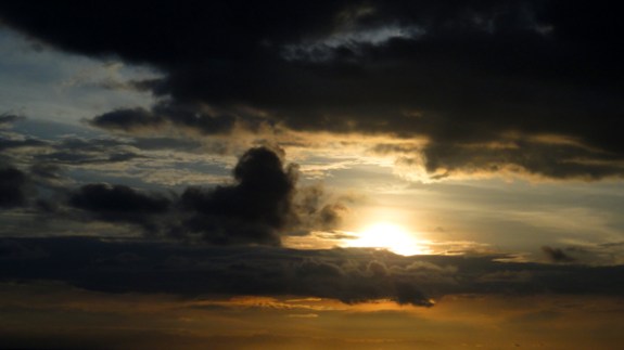 sunrise di balik awan