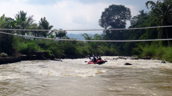 arung jeram terakhir, tak kalah seru