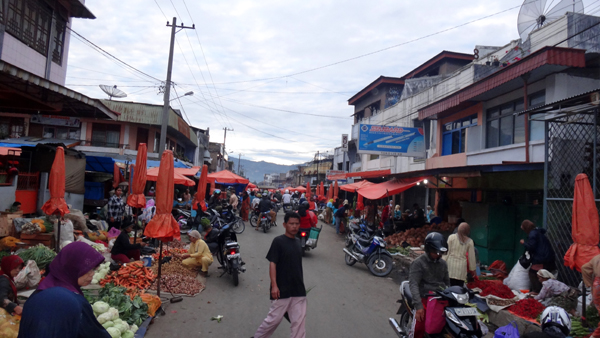 suasana pasar di sungai Penuh