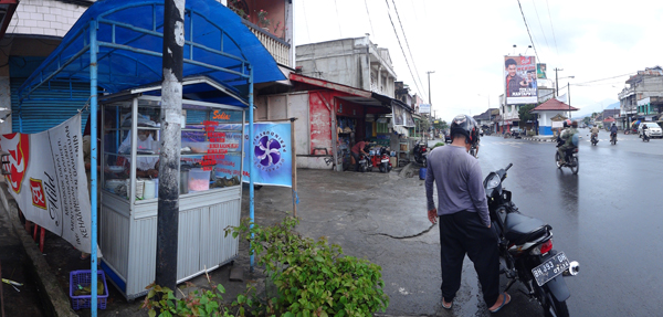 kedai lontong sayur di simpang Jl RE Martadinata dan Jl Depati Parbo kedai lontong sayur di simpang Jl RE Martadinata dan Jl Depati Parbo