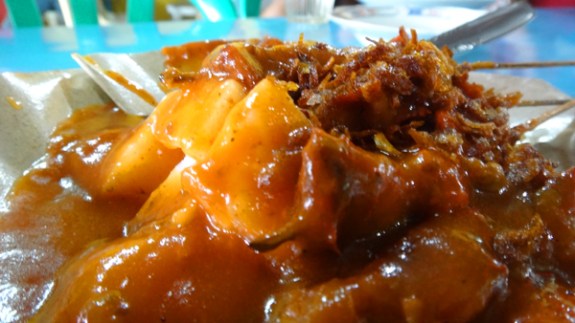 sate padang dengan aroma rempah melimpah
