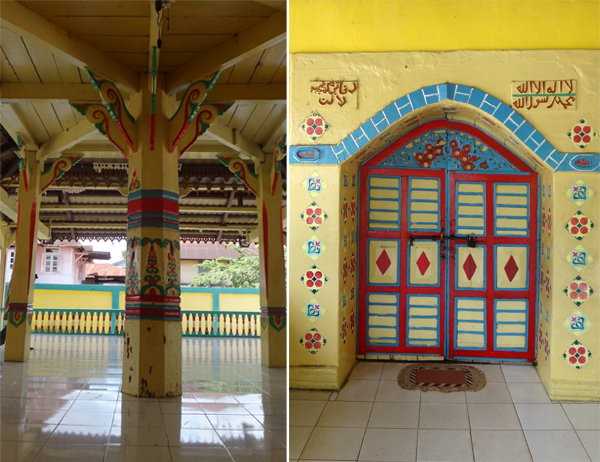 tiang utama beranda (kiri);pintu masjid (kanan)