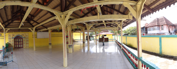 beranda Masjid Keramat