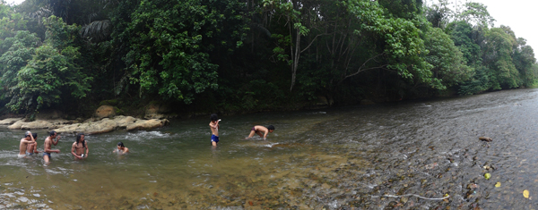 mandi di sungai , jangan di zoom (BB17)