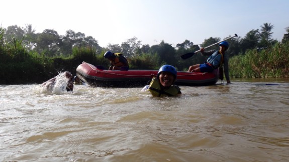 dijeburin gudie: semua peserta wajib masuk ke sungai
