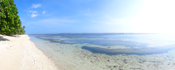main lagi ke laut yang semakin terik