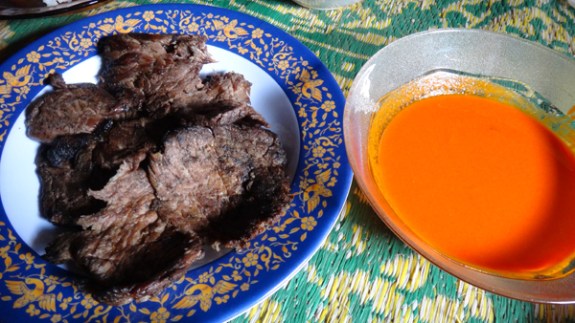 Dendeng Batokok - daging khas dalam  lembut beraorma kelapa dan rempah