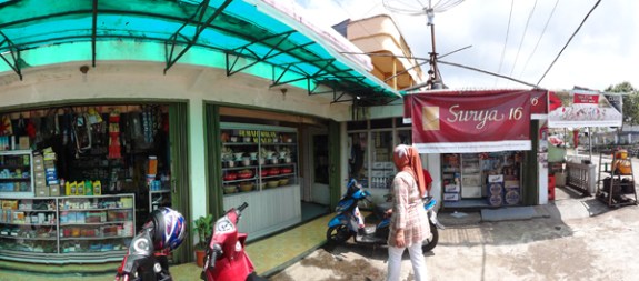 rumah makan - berderet dekat warung 