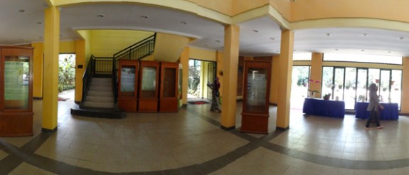 ruang pamer utama Griya Anggrek