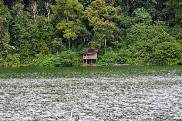 pondok di seberang danau pondok di seberang danau