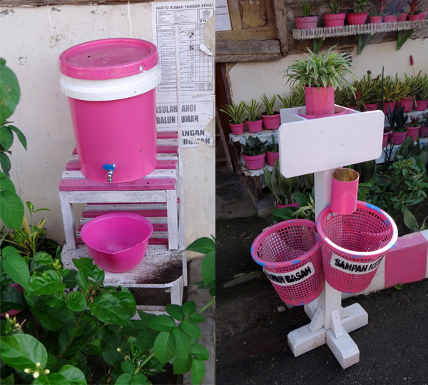 wadah air dan tempat sampah warna merah jambu