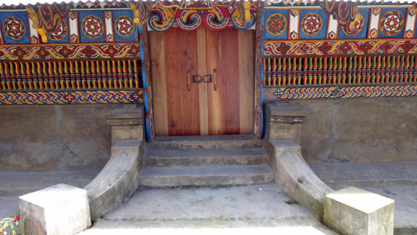 bangunan masjid di dominasi material kayu bangunan masjid di dominasi material kayu