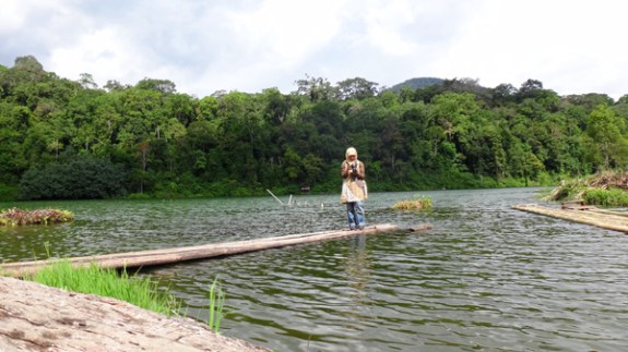 rakit - hanya rakit yang dapat digunakan untuk menyebrang