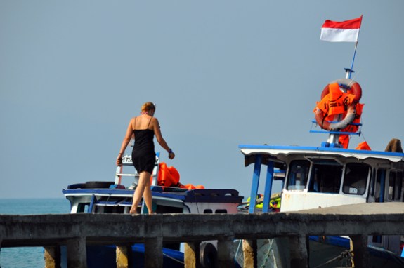 beranjak kembali menuju kapal, mencari keindahan lain