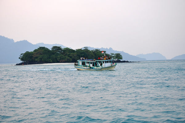 Pulau Umang Umang - pesona lain kawasana Sebesi Sebuku