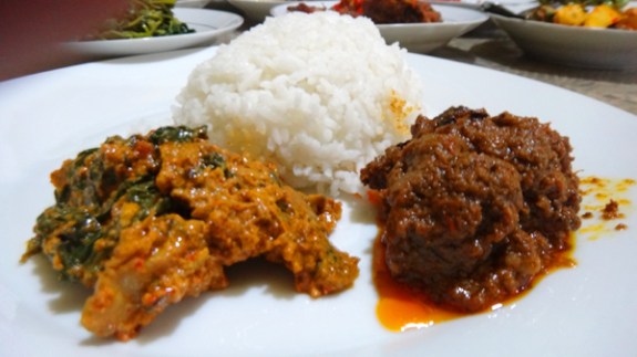 menu makan siang bersama Rendang