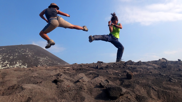 bertarung di puncak anak Gunung Krakatau bertarung di puncak anak Gunung Krakatau