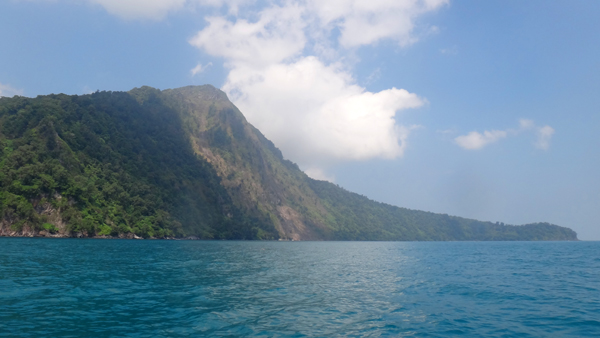 Pulau Rakata terpancung akibat erupsi 1883 Pulau Rakata terpancung akibat erupsi 1883