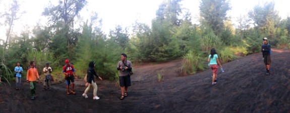 mendaki gunung anak Krakatau
