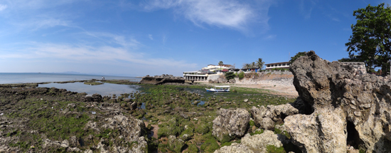 Terpukau - Keindahan pantai di seberang jalan Hotel Maliana, Kupang