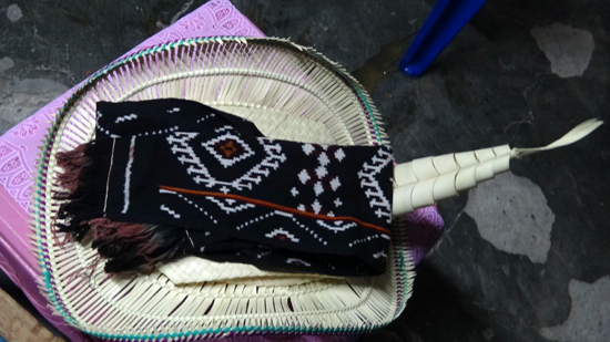 pakaian kebesaran - ti'ilangga dan tenun ikat Rote