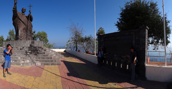 Tasi Tulo - satu-satunya patung "Joao Paulo II" di dunia Tasi Tulo - satu-satunya patung "Joao Paulo II" di dunia