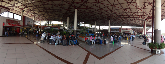 Singgah - 3,5 jam transit di bandara Juanda , Surabaya