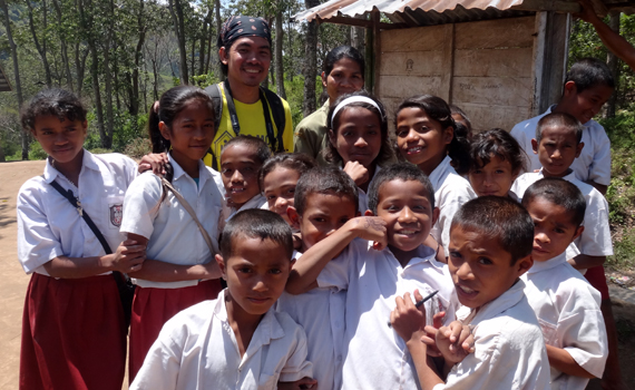 Ibu Maria - pengajar di SD Inpress Detunaka Ibu Maria - pengajar di SD Inpress Detunaka