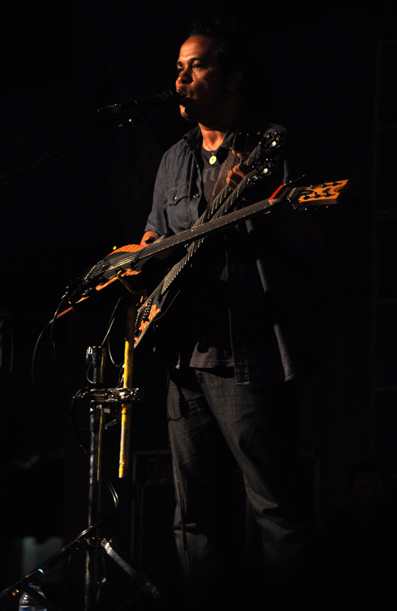 simple - Balawan in black outfit