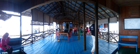 Lestari - Penginapan di pinggir pantai Derawan