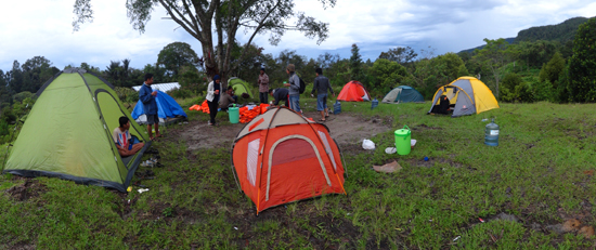 bersama menyatu dengan alam