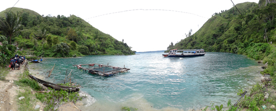 Teluk kecil di desa Binangalom