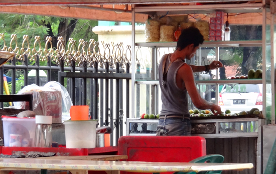 inspirasi pagi - pelayan kafe