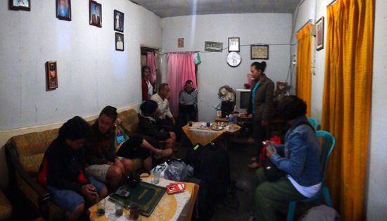 sambutan hangat di rumah Bapak Aloysisu Djemahir