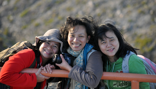 tiga sahabat - Rosi, Evi dan Lucy
