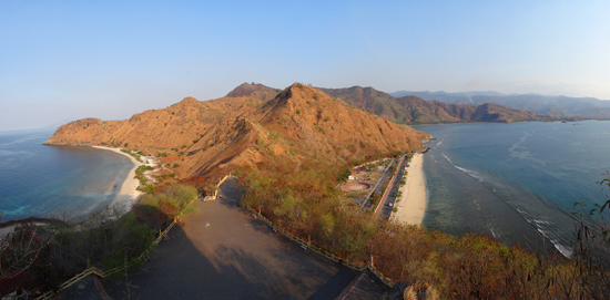 Bukit Tanjung Fatucama tempat Patung Kristus Raja