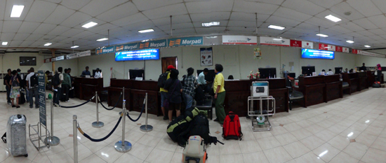 Check in di bandara El Tari Kupang