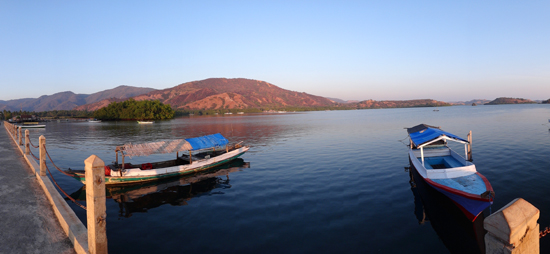 sepi pelabuhan Riung - jalan menuju keindahan