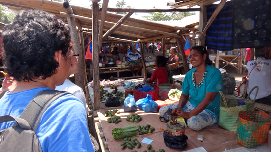 belanja di pasar Aimere, pesisir selatan